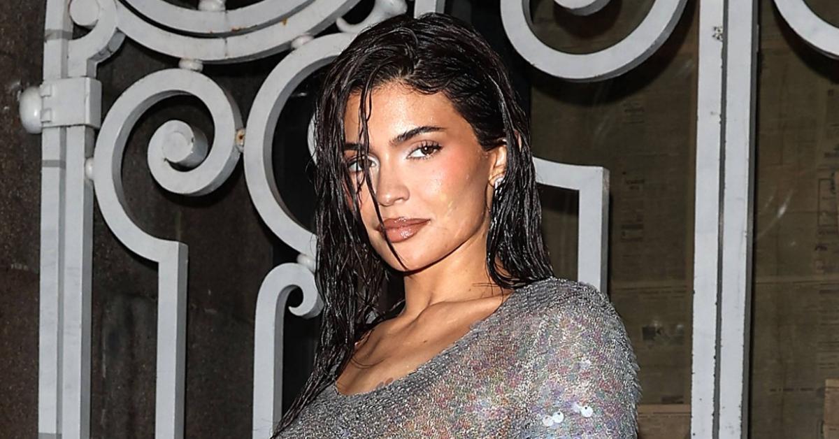 kylie jenner cries hateful comments looks old the kardashians